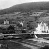 Die erste Brücke über die Gleisanlagen westlich des Waldshuter Bahnhofs wurde 1902 fertiggestellt. Die stählerne Konstruktion aus ...
