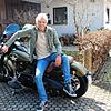 Matthias Reim liebt es, mit seiner Harley entlang des Bodensees zu fahren. Bild: Nicola Westphal