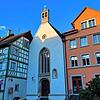 Unauffällig ist die eingebaute Fassade der St. Jodok-Kirche in der Aufkircher Straße, die ihr 600-Jähriges Jubiläum als Pilgerkirche ...