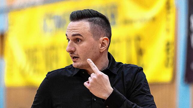 Pascal Heinrichs ist der Trainer der Black Forest Panthers. Am Sonntag startet er mit seiner Mannschaft in Haiterbach in die ...