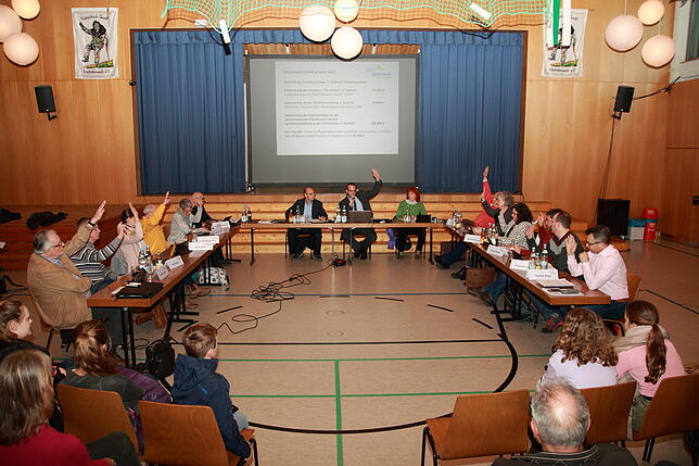 Bild 14: Bilder der Sitzung des Gemeinderats Unterkirnach in der Schlossberghalle zum Thema Hallenbad <br />