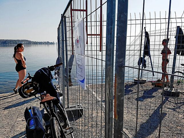 Bild 1: Morgens, halb 11, auf Klein-Venedig: Zwei Freundinnen schwimmen ohne Grenzen
