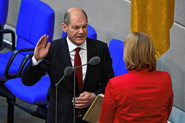 Olaf Scholz bei seiner Vereidigung. Er ist nun direkt gefordert.