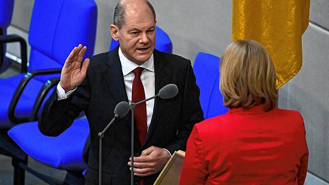 Olaf Scholz bei seiner Vereidigung. Er ist nun direkt gefordert.