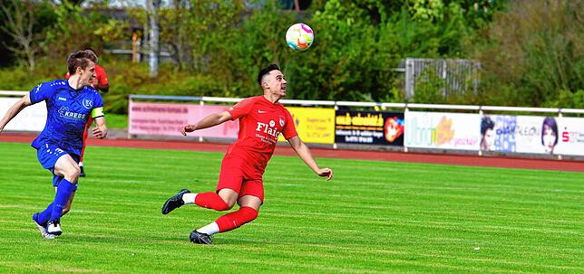Bild 18: Neuer Spitzenreiter FC Tiengen 08 besiegt den TuS Efringen-Kirchen mit 4:1 &ndash; und wir haben Bilder!