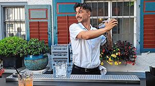Philipp Lang ist mobiler Bartender und hat an der European Bartender School in Wien seine Ausbildung gemacht. Für den SÜDKURIER mixt er ...
