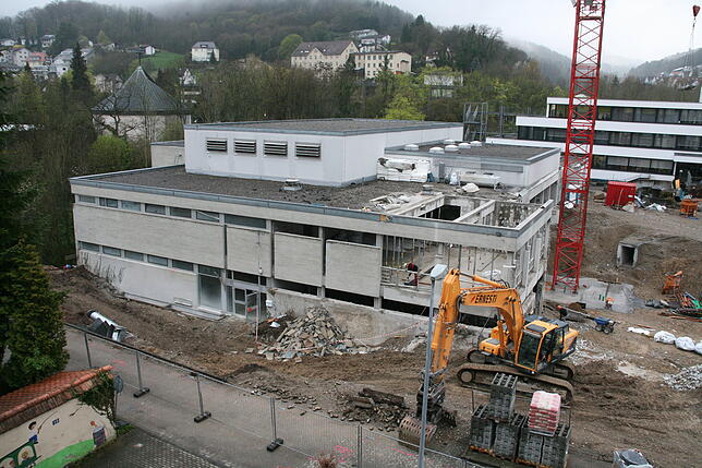 April 2016: Nach Entrümpelung und Entkernung des Gebäudes beginnen Rückbauarbeiten für die Umgestaltung und Erweiterung. Bild: Roland Gerard