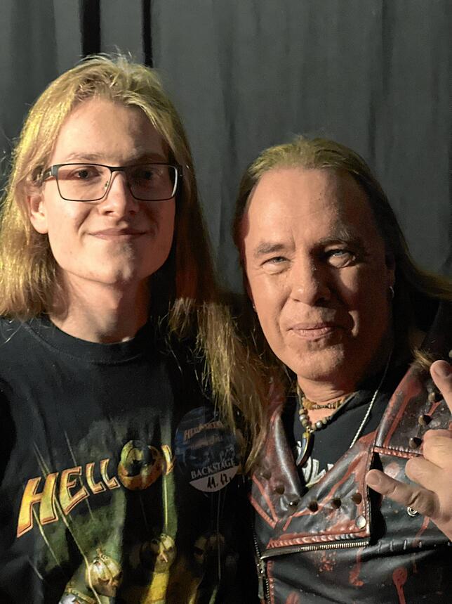 Laurenz Joachim (links) Backstage mit „Helloween“-Musiker Kai Michael Hansen.
