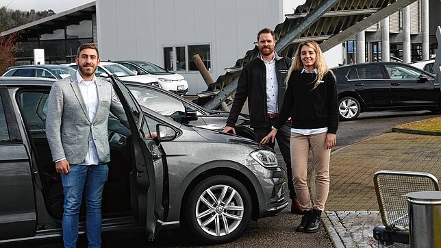 Gebrauchte Autos sind gefragt, Neuwagen auch, aber es gibt Lieferengpässe. Über die Nachfrage freuen sich beim Engener Autohaus Moser ...