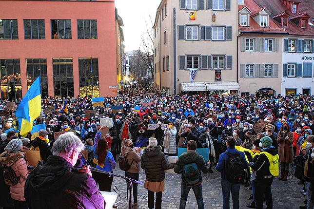 Zu der Demo auf dem Konstanzer Münsterplatz kamen am Samstag zwischen 1500 und 2000 Menschen.