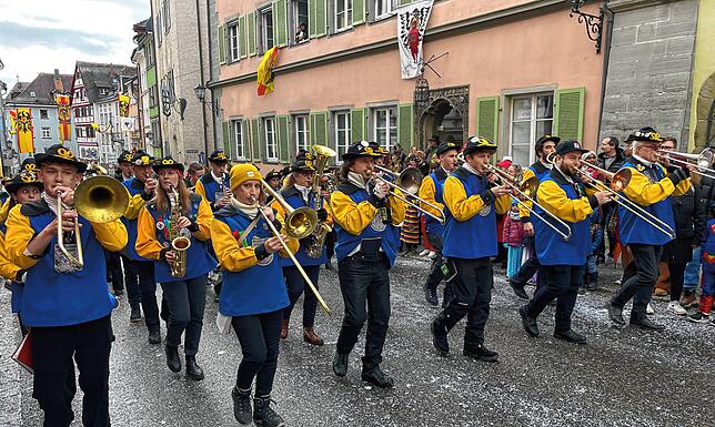 Bild 3: Tolle Stimmung beim Sonntagsumzug der Überlinger Narrenzunft &ndash; Teil 2