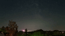 Andreas Hellmer nimmt in der Nacht von Samstag, 10. August, auf Sonntag, 11. August, den Perseidenstrom, Flugzeuge, Satelliten und das ...