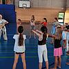 Auch die Mädchen sind mit Feuereifer dabei, einiges vom Karate kennenzulernen. Bild:  Stefan Kurczynski