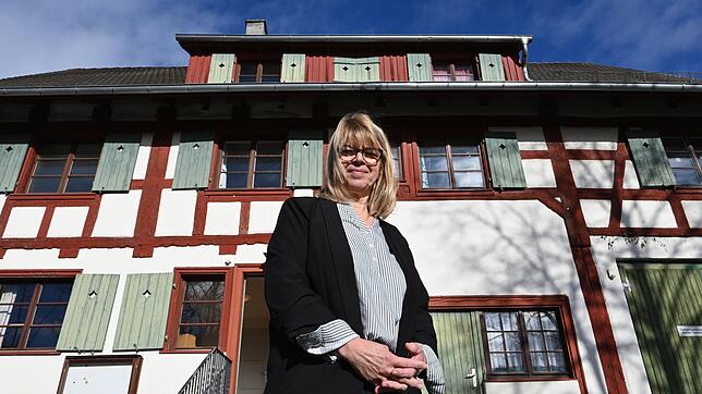 Karin Müller vor dem Rathaus in Deisendorf. Inzwischen ist sie in ihrer zweiten Amtszeit als Ortsvorsteherin. Wenn sie sich nicht gerade ...