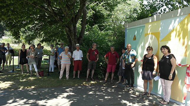 Die Kunstraumbox am Pfarrgarten ist das neueste Objekt des Kunstraums Oberteuringen.Von Barbara Kensy-Schneider und Angela Schneider ...