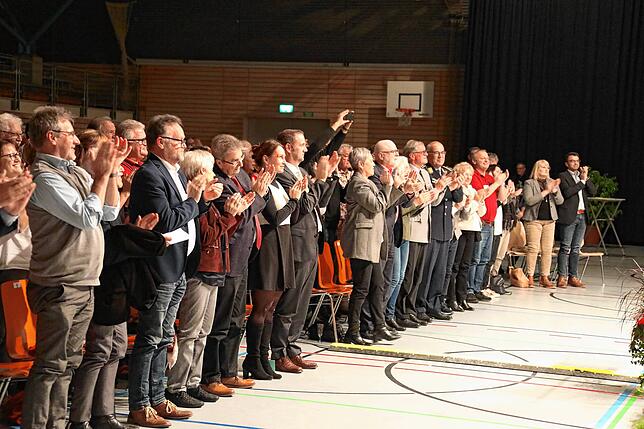 Bild 25: Volle Zuschauerreihen und gute Laune: Bilder vom Benefizkonzert mit dem Heeresmusikcorps