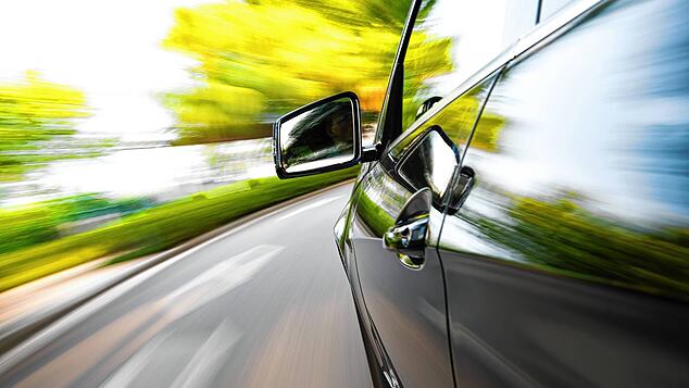 Hat ein 42-Jähriger seinen Sportwagen auf ein Ehepaar zugesteuert? Diese Frage bleibt auch vor Gericht ungeklärt.