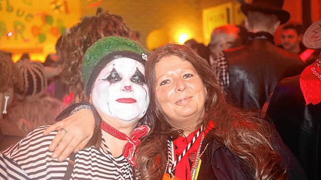 Bild 11: Glückwunsch! Fotos vom Jubelball zu Ehren der Lausbuben der Narrengemeinde Hofpeter