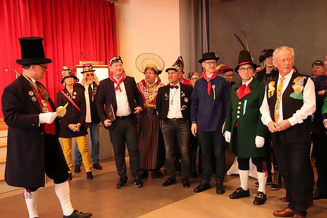 Die Rathaus-Chefs der Viererbund-Städte Überlingen, Rottweil, Elzach und Oberndorf verbindet, ebenso wie die Zünfte selbst, ein ...