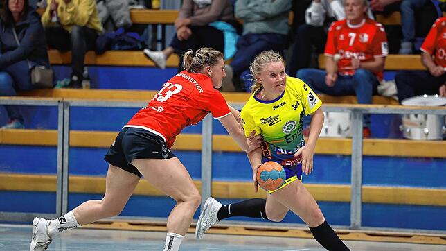 Allensbachs Katja Allgaier (rechts), hier im Spiel gegen den TSV Haunstetten, konnte mit ihren Teamkolleginnen auch beim Spitzenreiter ...