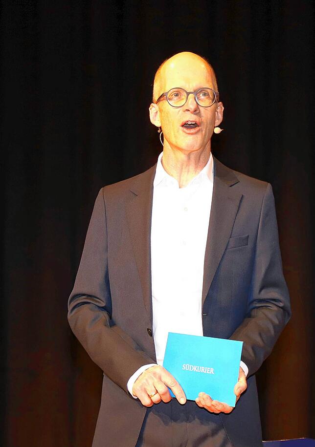 Der Moderator des Abends, SÜDKURIER-Redaktionsleiter Stefan Hilser.