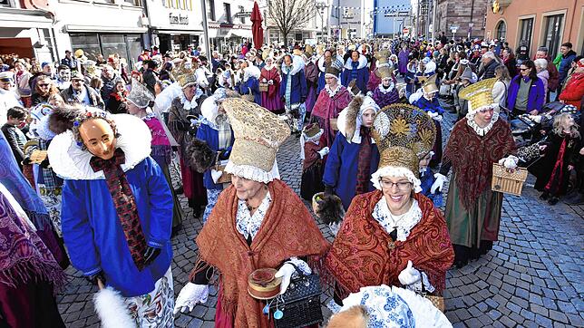 Die Villinger Fasnet – hier eine Aufnahme vom Fasnet-Dienstag 2023 – zieht jedes Jahr Tausende Zuschauer an. Für ihre Sicherheit muss ...