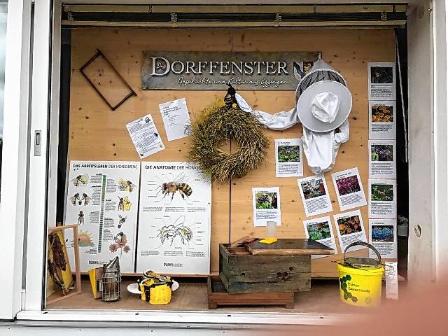 Im Dorffenster können die Egginger sich und ihr Hobby vorstellen, wie hier das Fenster zur Imkerei.