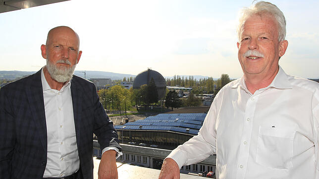Norbert Reuter (links), Geschäftsführer der Stadtwerke Konstanz GmbH, und Michael Müller, Mitglied der Geschäftsleitung und Leiter des ...