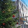 Getrübte Weihnachtsstimmung in Markdorf: Im Haushalt 2023 der Stadt klafft ein Loch von 1,4 Millionen Euro. Das Rathaus (im Hintergrund) ...
