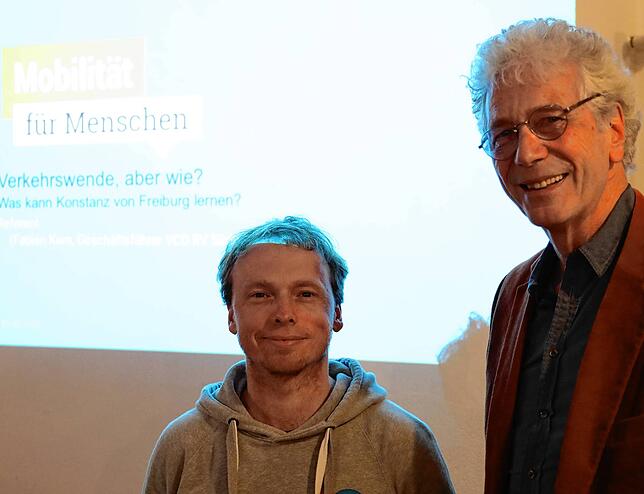 Wollen in Konstanz Mut für die Verkehrswende machen: links der Referent Fabian Kern, Geschäftsführer des VCD-Regionalverbandes Südbaden, ...
