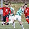Eren Bayrak vom VfB Villingen (links) im Duell mit Max Uhing von der DJK Villingen. Die Stadtnachbarn liefern sich in der Kreisliga A 1 ...