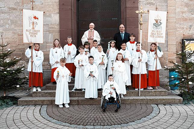 Zehn Kinder sind am Samstag, 13. April, in Döggingen zur ersten heiligen Kommunion gegangen. Den Gottesdienst feierte Pfrarrer Martin ...