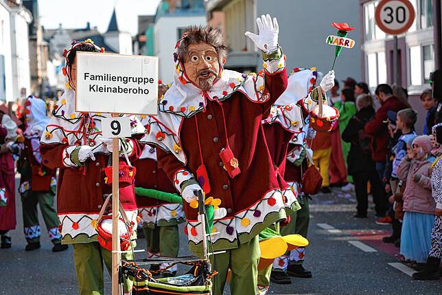 Bild 16: Bunte Kostüme und fröhliche Stimmung beim Fastnachtsumzug 2025