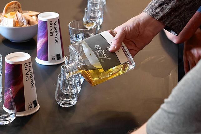 Der Whisky wird in typischen Gläsern probiert. So kann er am besten sein Aroma entfalten.