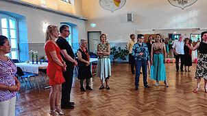 Lana Zinchenko und Yulia Pivtorak aus der Ukraine (rechts im Vordergrund) erklären beim Einsteiger-Workshop der Milonga die ...