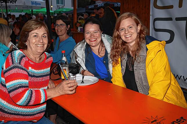 Bild 23: Das Dingelsdorfer Herbstfest 2025 ist eröffnet: So wird am ersten Abend gefeiert