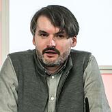 Saša Stanišic, frisch gekürter Träger des Deutschen Buchpreises, kritisiert die Vergabe des Literaturnobelpreises an Peter Handke.