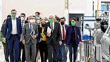 Ein große Regierungstruppe werden Winfried Kretschmann und Thomas Strobl um sich herum versammeln &ndash; eine zu große, wie Kritiker sagen.