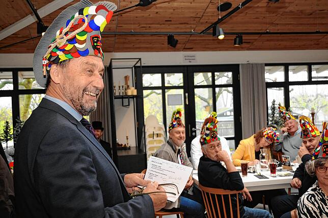 Vizezunftmeister Dietmar Bitzenhofer sorgt für einige Lacher.