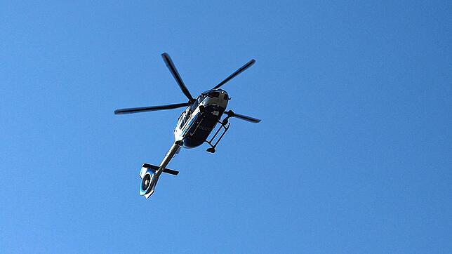 Am Freitagnachmittag, 8. März, kreist ein Polizeihubschrauber über dem westlichen Teil von Konstanz. Die Besatzung unterstützt aus der ...