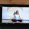 Yoga-Lehrerin Heike Lelle aus Immenstaad gibt ihre Kursen aufgrund der derzeitigen Einschränkungen inzwischen via Skype.