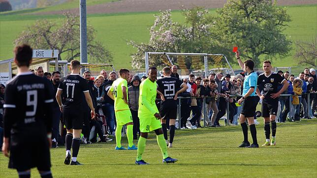 Da war einiges los, in der Partie zwischen dem SV Mühlhausen und dem Türkischen SV Singen. Es gab Platzverweise, umstrittene Tore und ...
