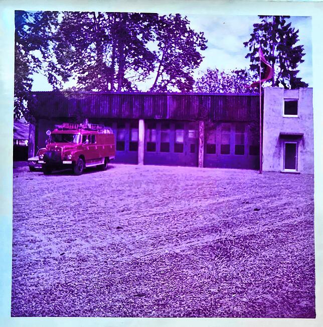 1970er: Vor dem Bau der Tagespflegestätte befand sich hier das Grießener Feuerwehrgerätehaus.