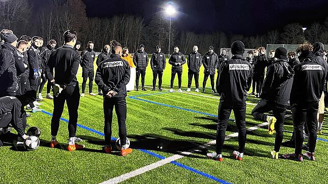 Villingens Chefcoach Marcel Yahyaijan begrüßte beim Trainingsauftakt der Nullachter insgesamt 35 Spieler.
