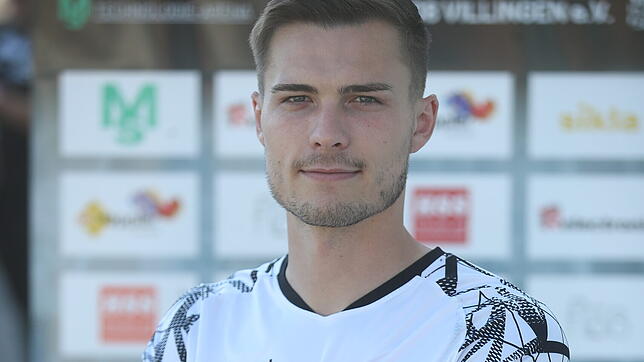 Tim Zölle gelingt erneut ein wichtiges Tor für den FC 08 Villingen beim 2:2 in Pforzheim.