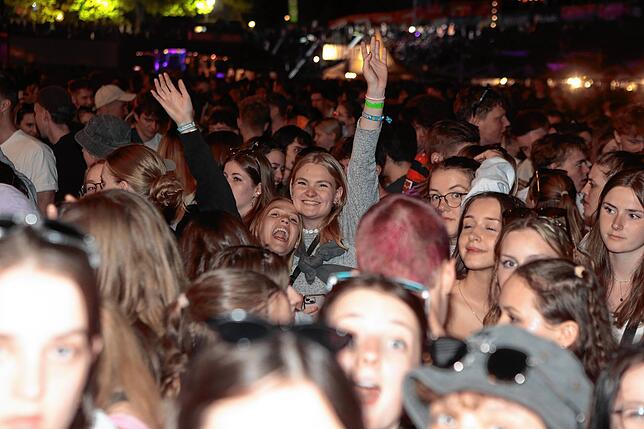 Bild 19: Campus Festival 2024 - Bilder von Juli, Juju und ihren Fans