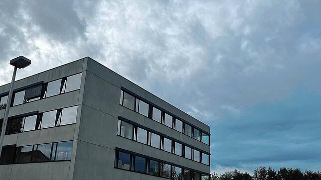 Das Bundesasylzentrum in Kreuzlingen. Einen Aufenthaltsraum für die Flüchtlinge gibt es dort bisher nicht, deshalb treffen sich vor ...