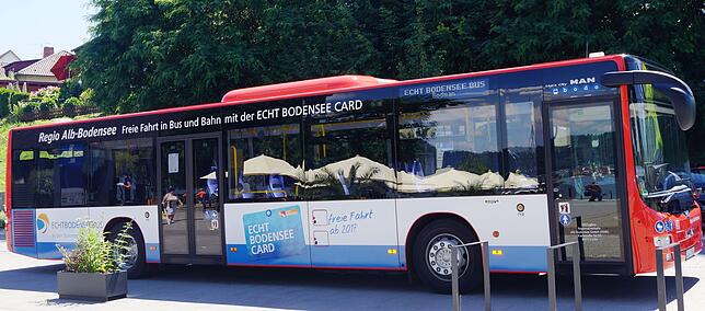 Der "Echt-Bodensee-Bus" von Bodo ist in den Sommerferien ein Extra-Angebot für Urlauber mit der EBC-Gästekarte. Der verkehrt von ...