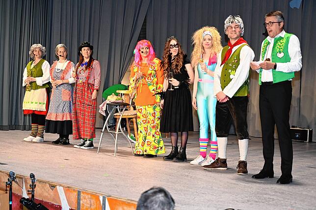 Bild 10: Bildergalerie: In Lauchringen begeistert der Narrenverein Räbenheim mit vielseitigem Bühnenprogramm