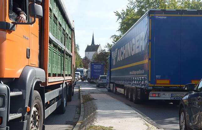 Die Markdorfer B-33-Ortsdurchfahrt erstickt im Verkehr. Dennoch gibt es in der Stadt erhebliche Widerstände gegen die Südumfahrung, die ...
